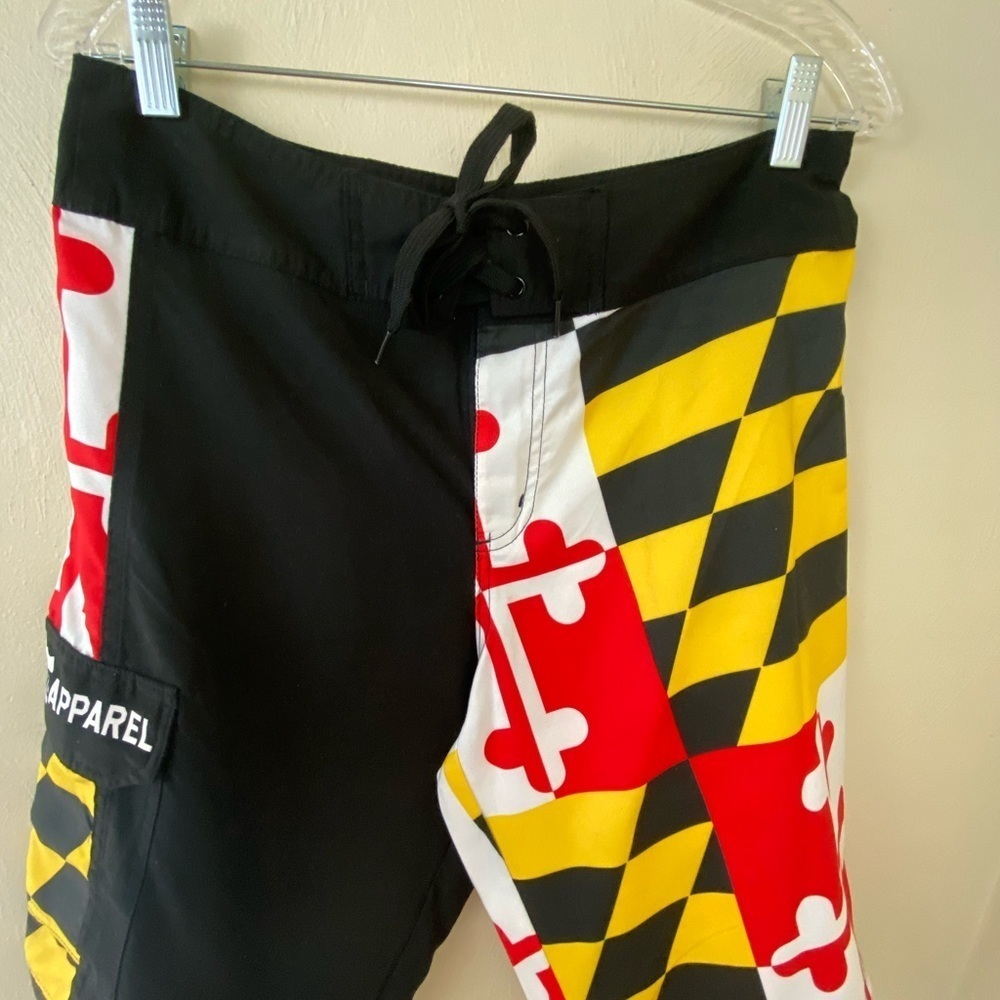 Route One Apparel. Men. Pants. Sz M . Multi colors